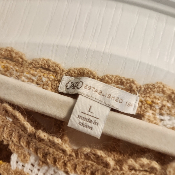 Cato Tan and White Floral Crochet Blouse Size L Euc - Picture 2 of 3